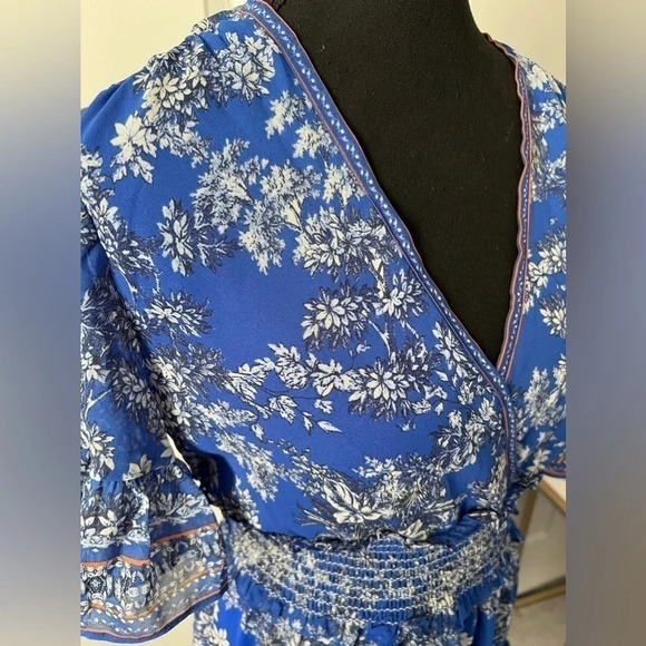 Max Studio | Short Sleeve Tiered Blue/White Floral Dress  | Size S [54] - Picture 3 of 8